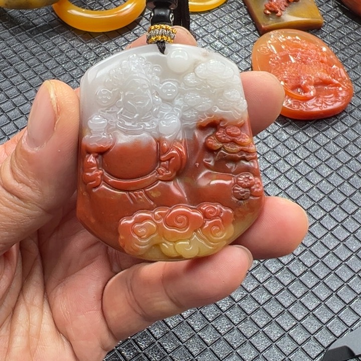 石英质玉（黄龙玉）颈饰未镶嵌