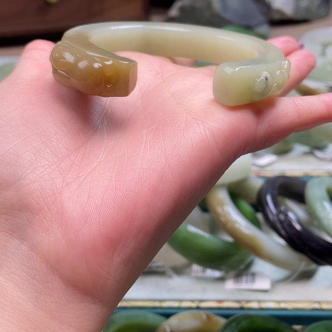 和田玉未镶嵌手镯56.9