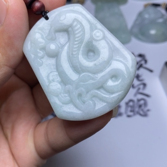 翡翠未镶嵌颈饰翡翠