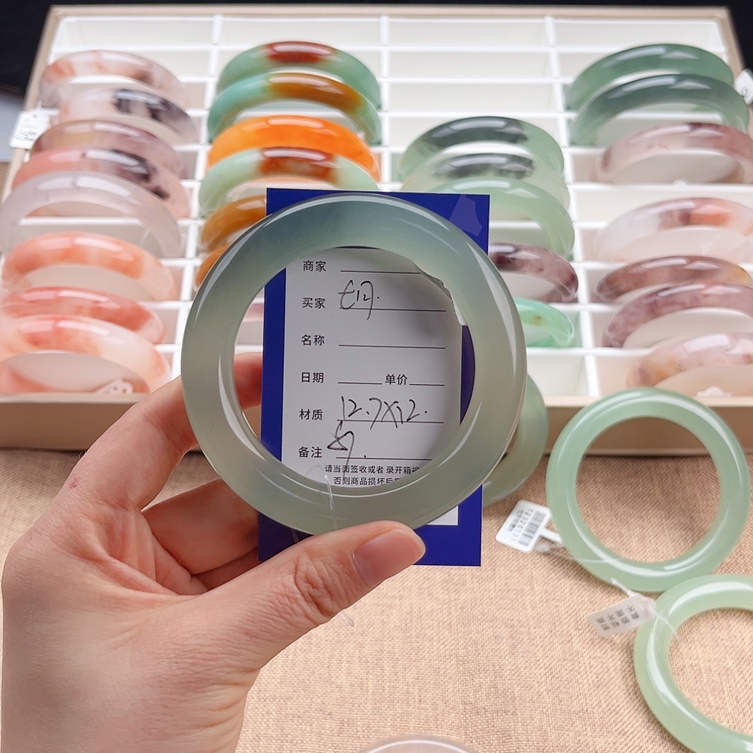 七****石英质玉未镶嵌手镯