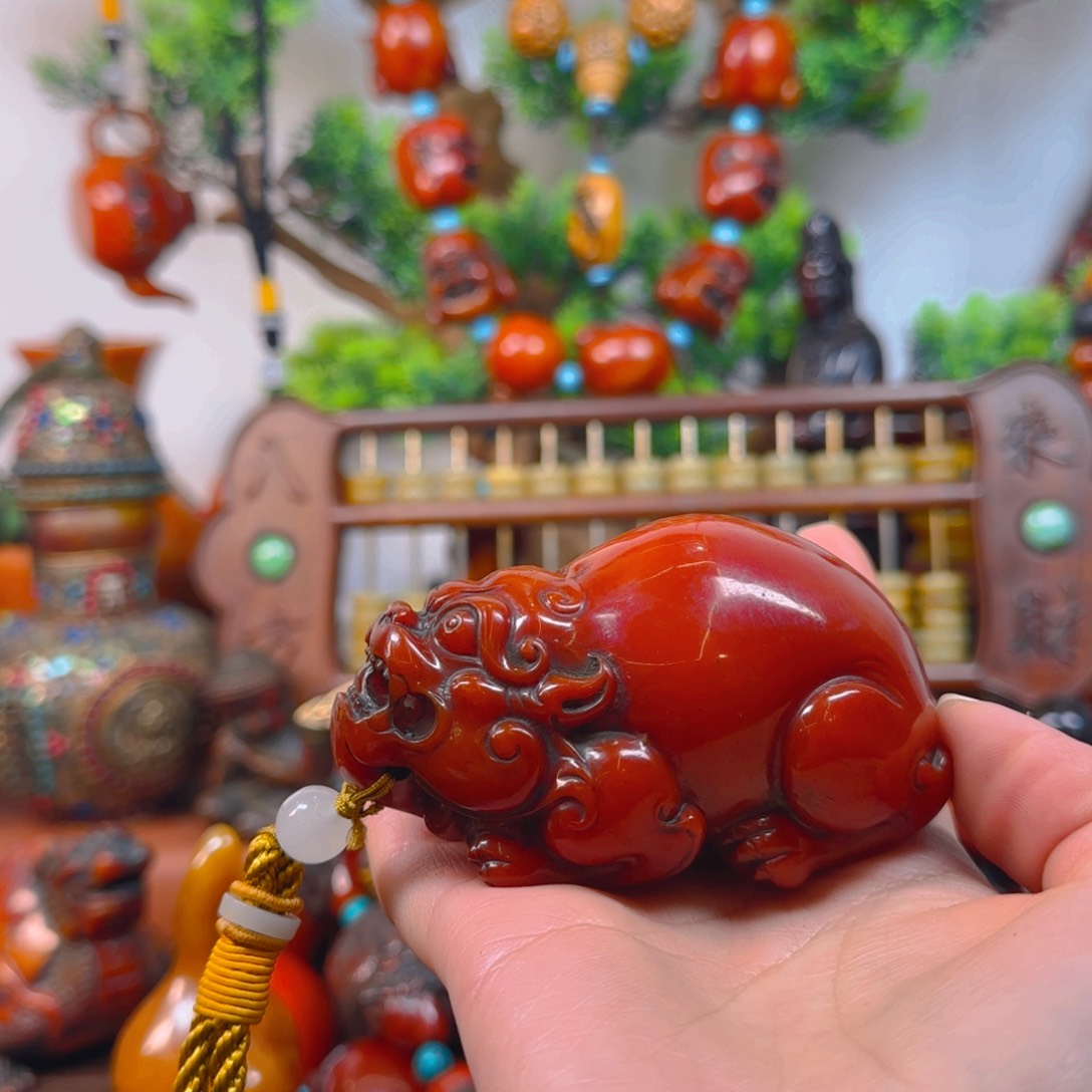 琥珀裸石未镶嵌貔貅