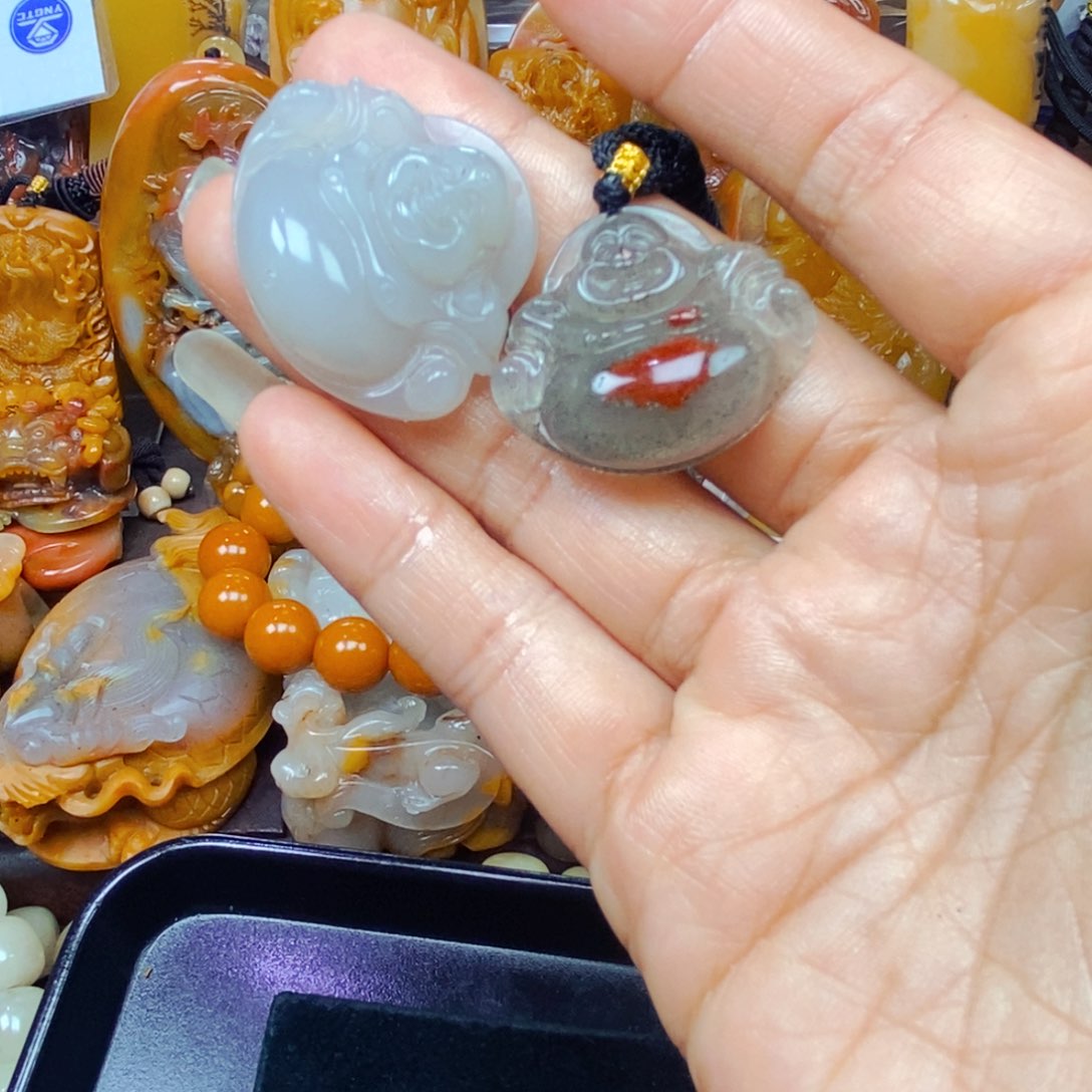 石英质玉（黄龙玉）未镶嵌颈饰
