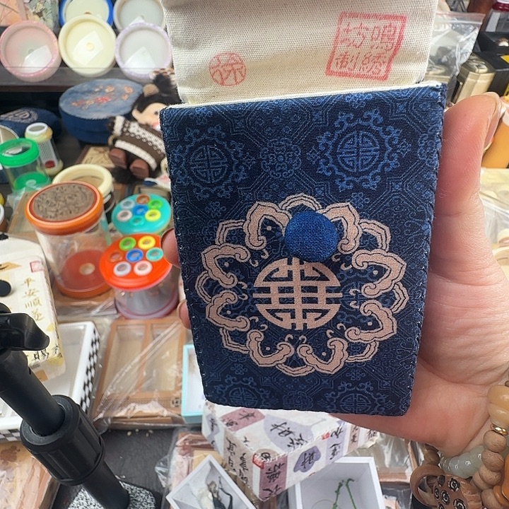 蟋蟀布套一个………………