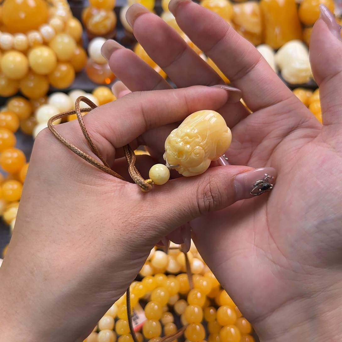 蜜蜡未镶嵌珠宝奇石