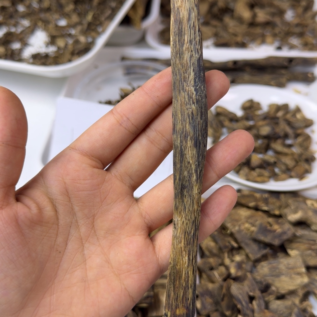 沉香沉香碎屑沉香碎屑+块料15克