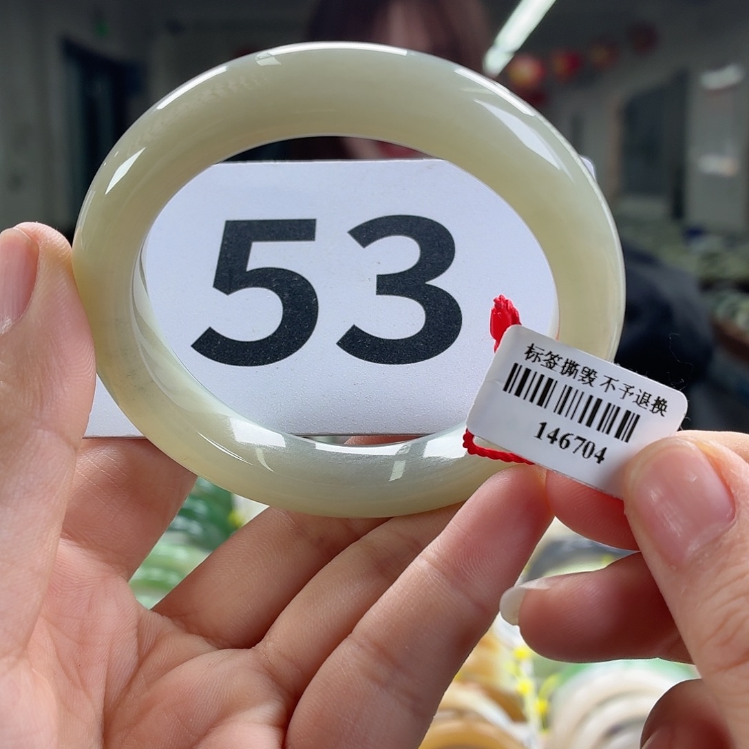 和田玉未镶嵌手镯