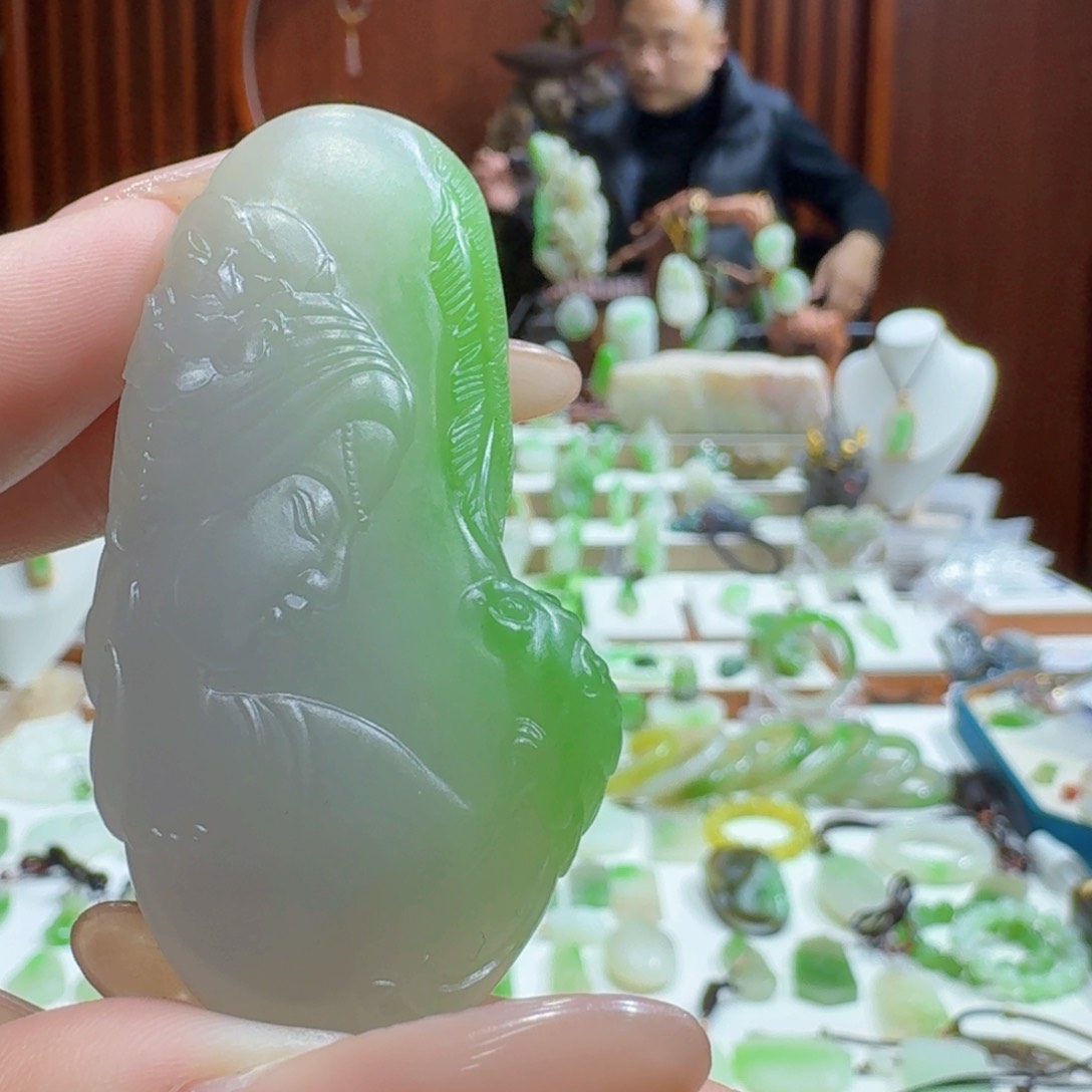 和田玉紫翠玉美人未镶嵌