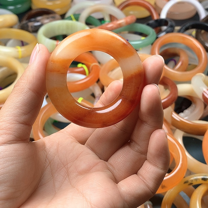 未镶嵌石英质玉（黄龙玉）手镯