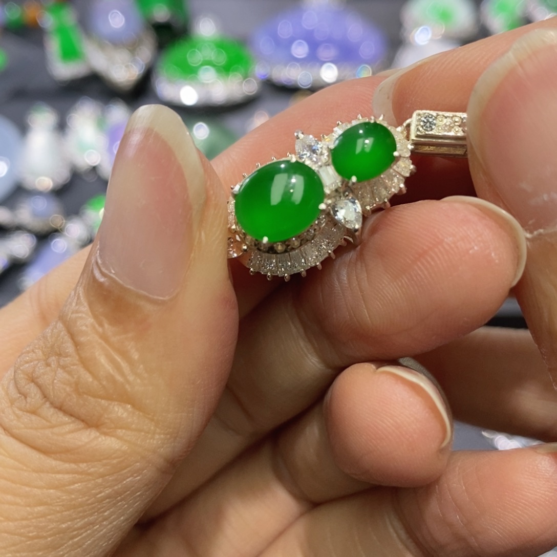 翡翠未镶嵌颈饰缅甸