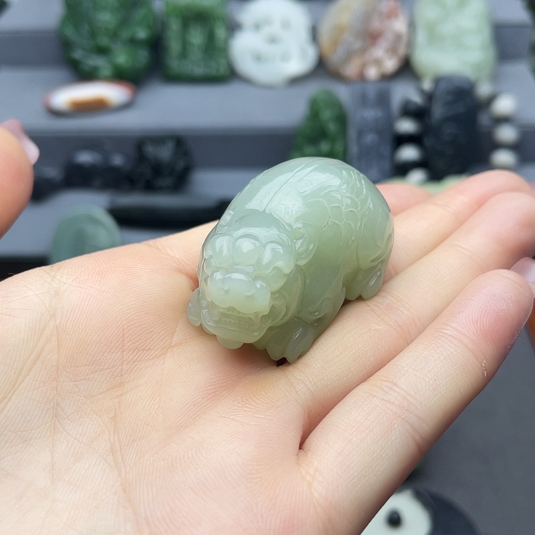 爱***狗和田玉未镶嵌颈饰