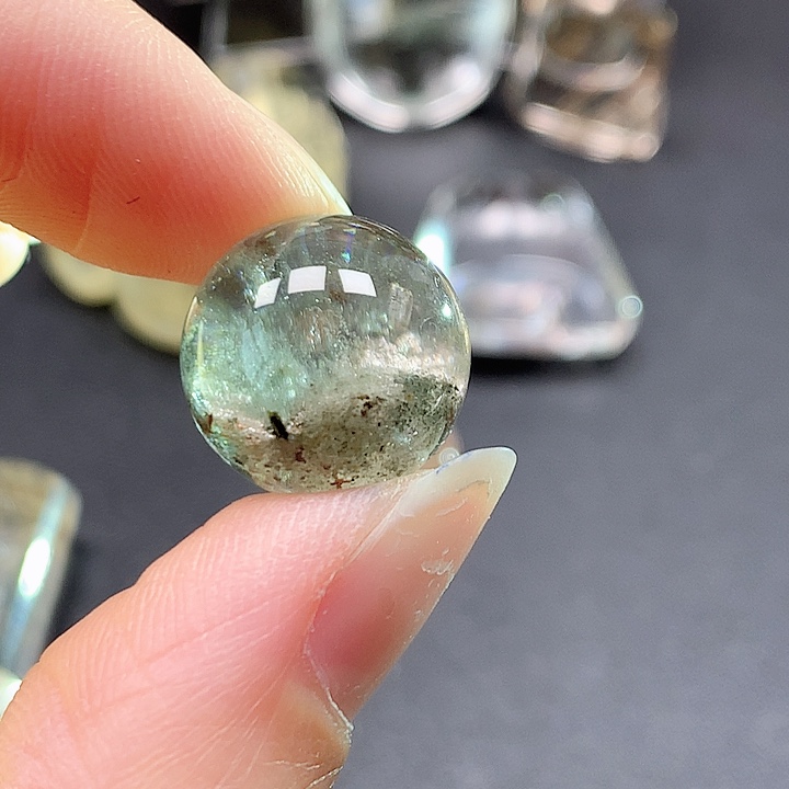 未镶嵌吊坠(不含链)水晶?