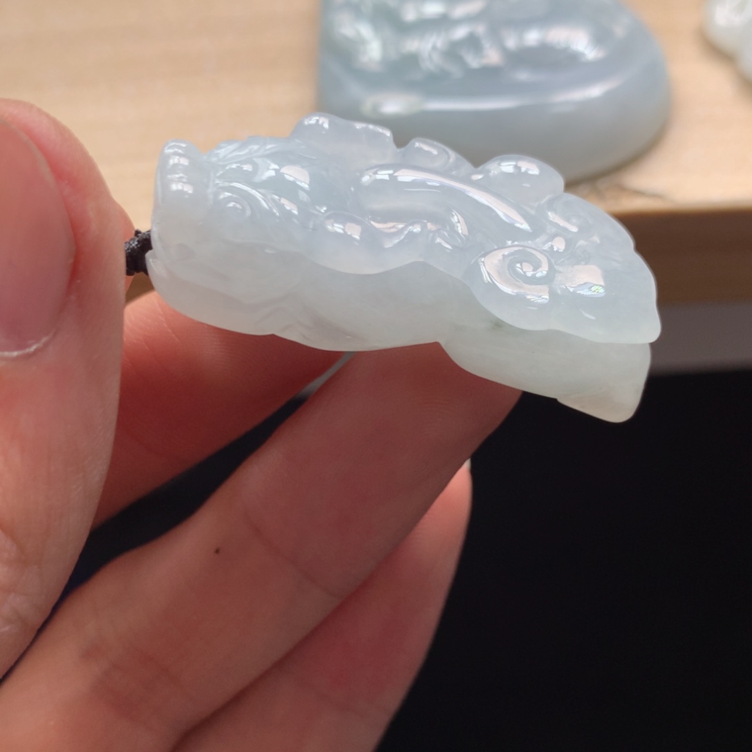 颈饰未镶嵌翡翠吊坠