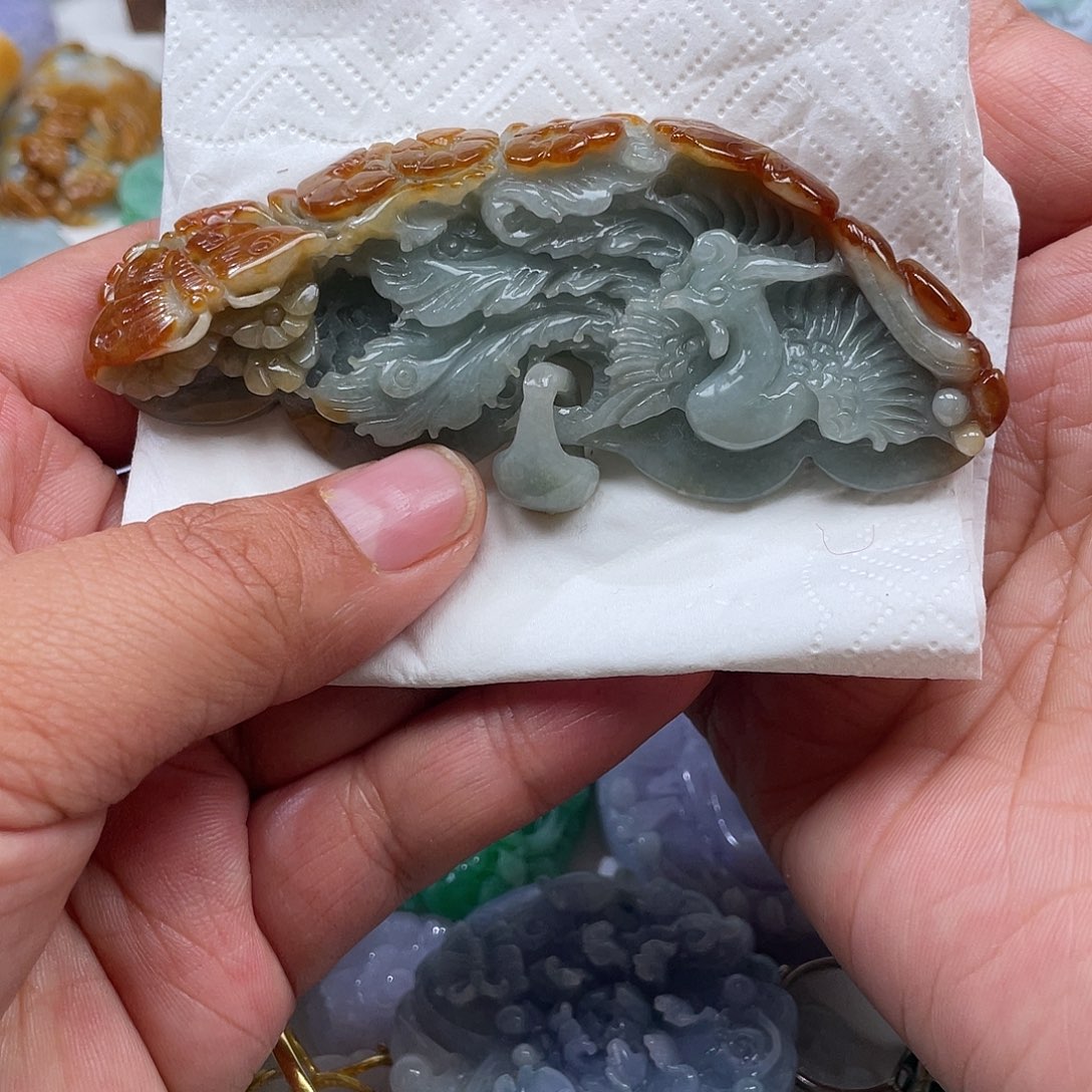 颈饰未镶嵌翡翠沈**钱