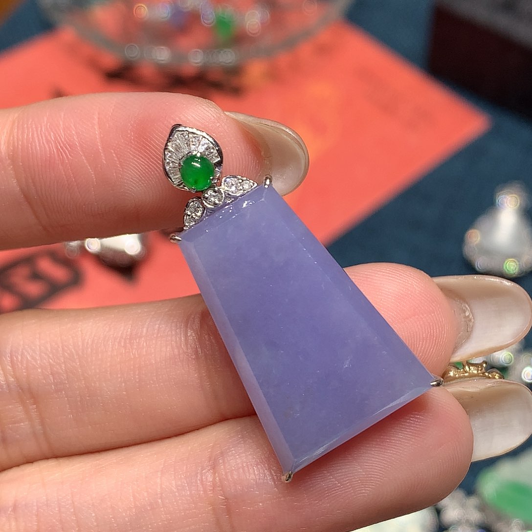 颈饰18K金镶嵌翡翠无事牌