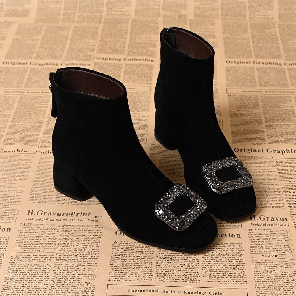 磨砂绒面黑色短靴女粗跟2025年春夏新款时装方头水钻职业高跟靴子