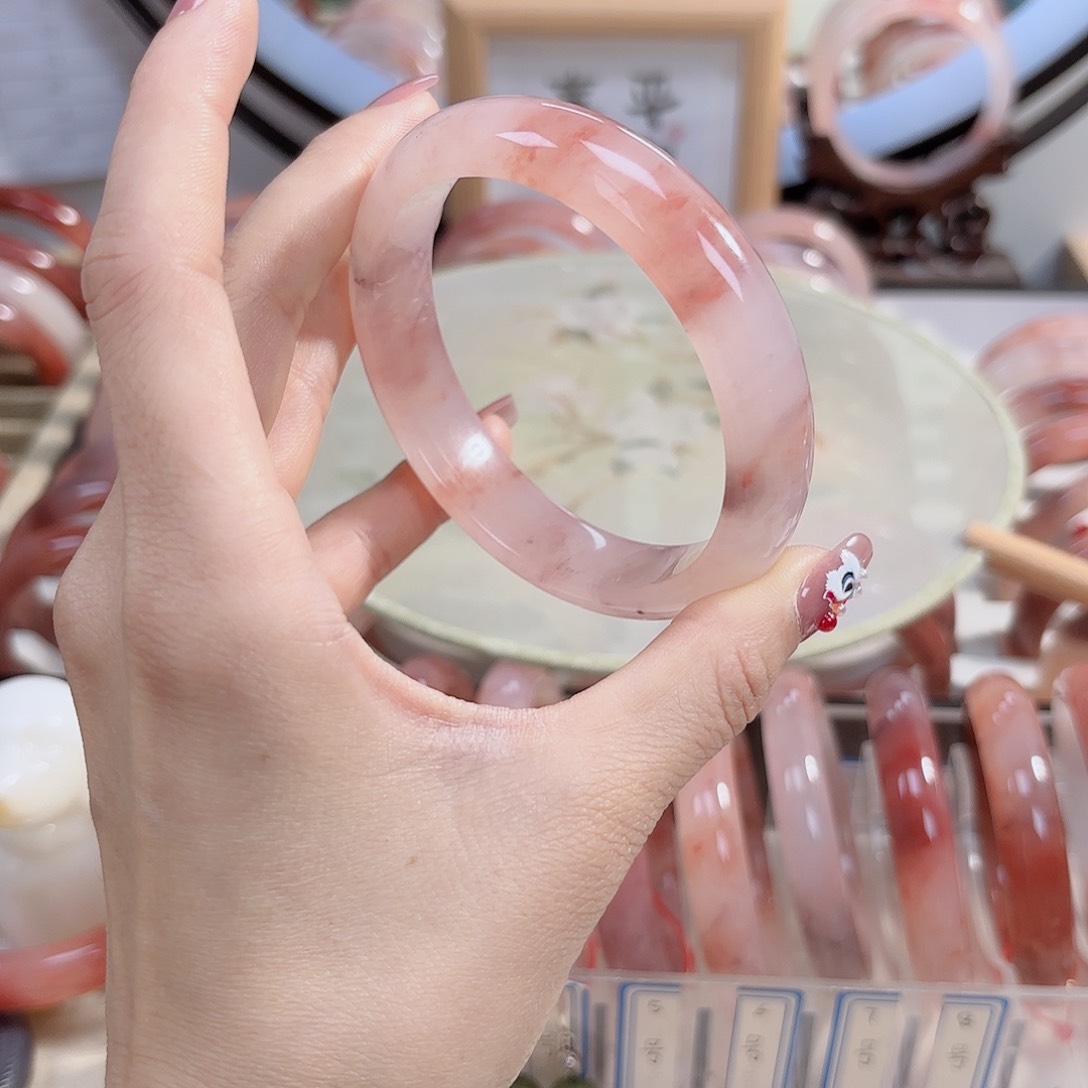 石英质玉手镯未镶嵌断*