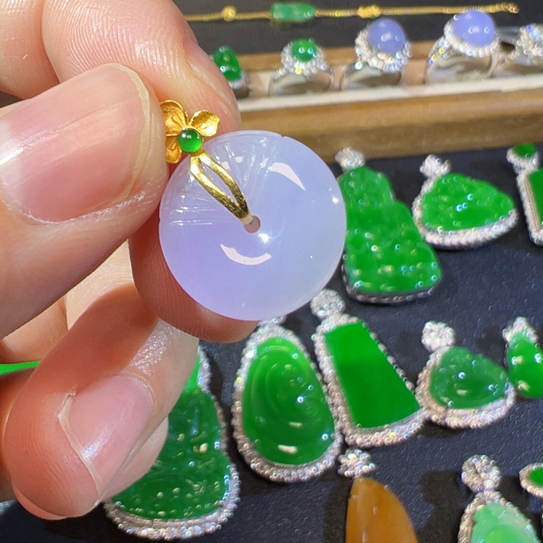 翡翠18K金镶嵌颈饰