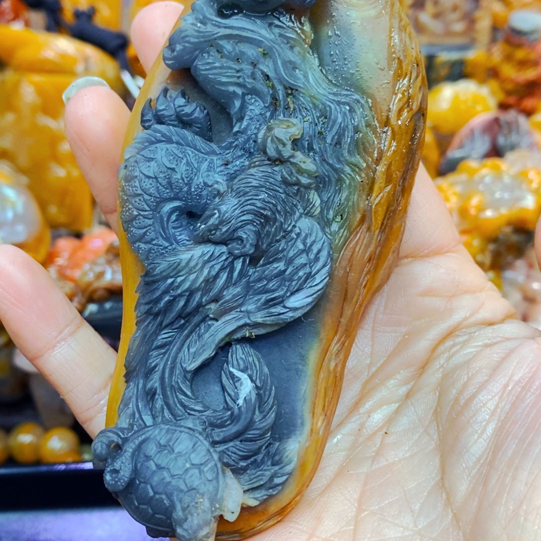 未镶嵌石英质玉（黄龙玉）颈饰