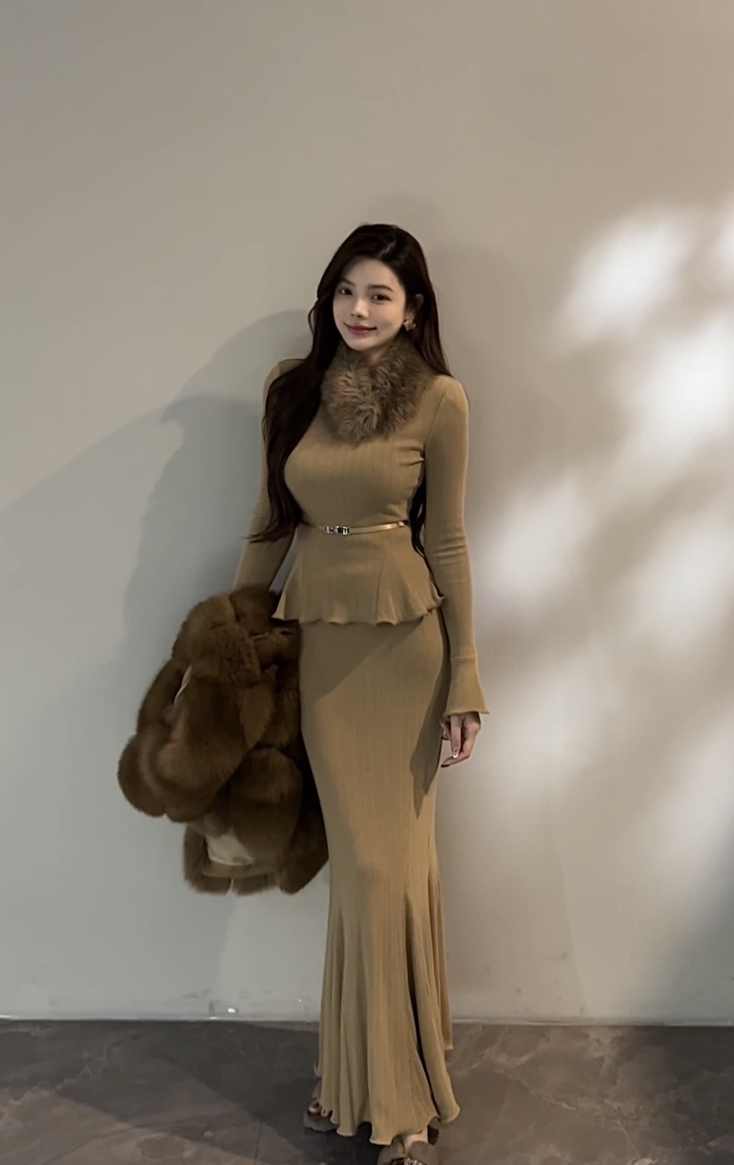 【苏苏】 秋冬新款拼接毛毛领喇叭袖荷叶边长袖鱼尾裙套装DT1829