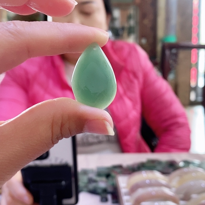 密玉（石英质玉）颈饰未镶嵌