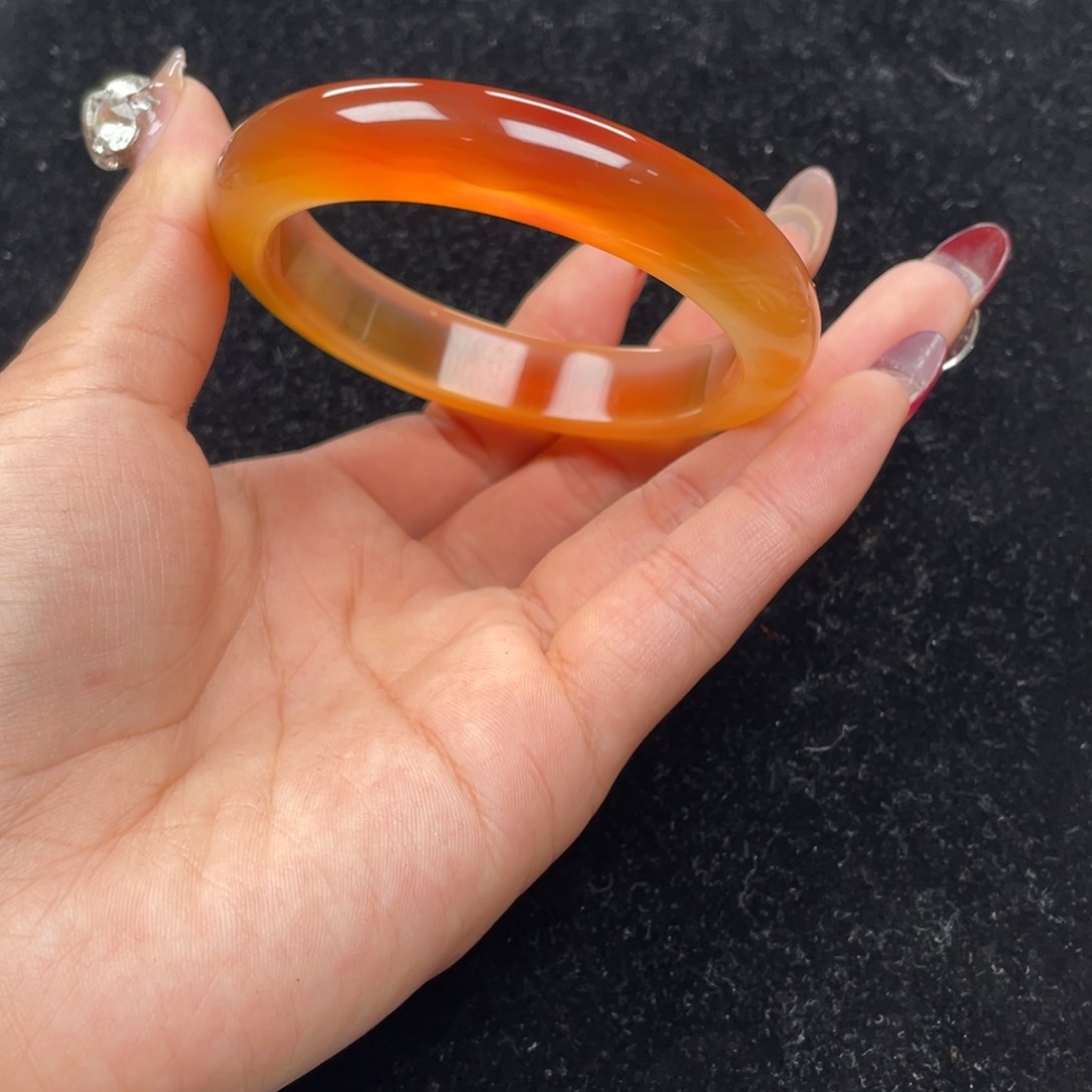 玛瑙/玉髓手镯未镶嵌陈**呀