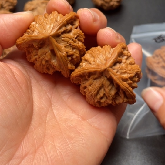 【闪购商品】把件文玩核桃盘山………