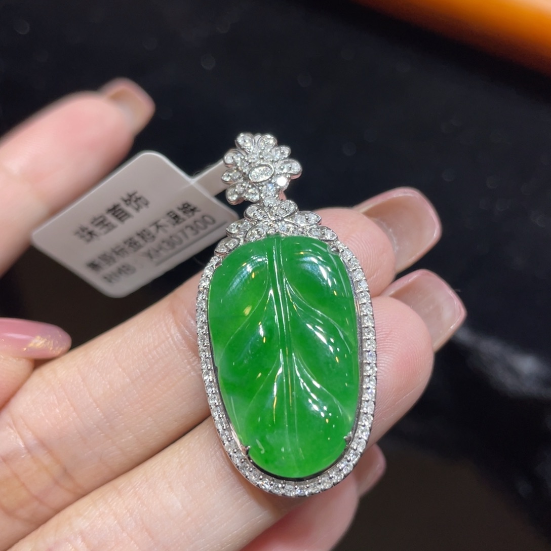 翡翠18K金镶嵌颈饰天然缅甸翡翠