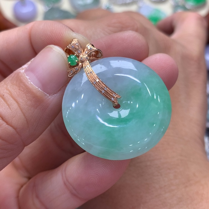 翡翠吊坠(不含链)18K金镶嵌