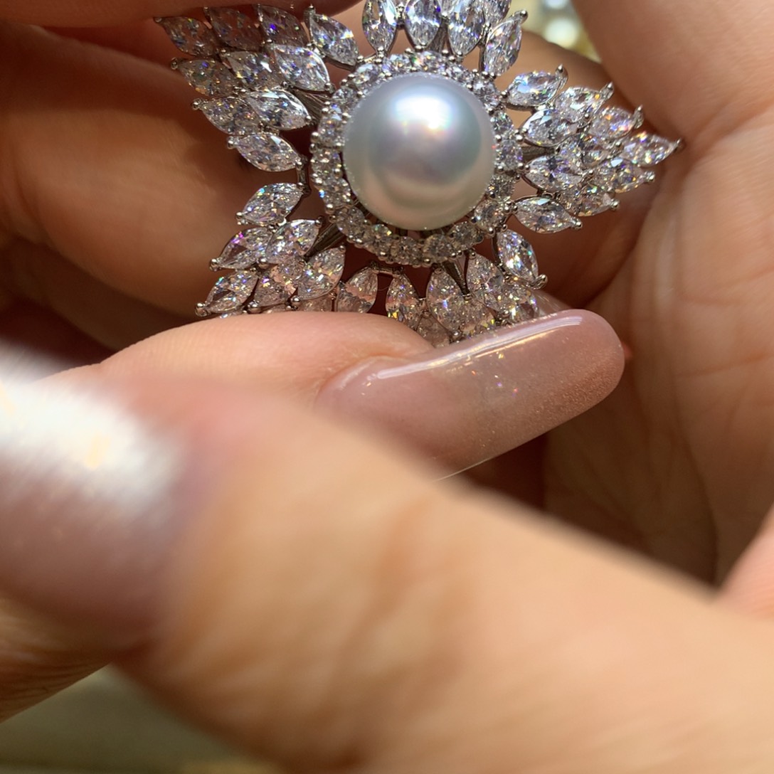 未镶嵌胸饰海水珍珠