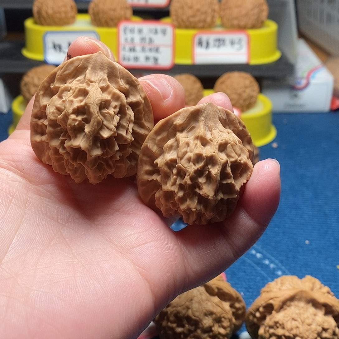 文玩核桃吊坠帝王