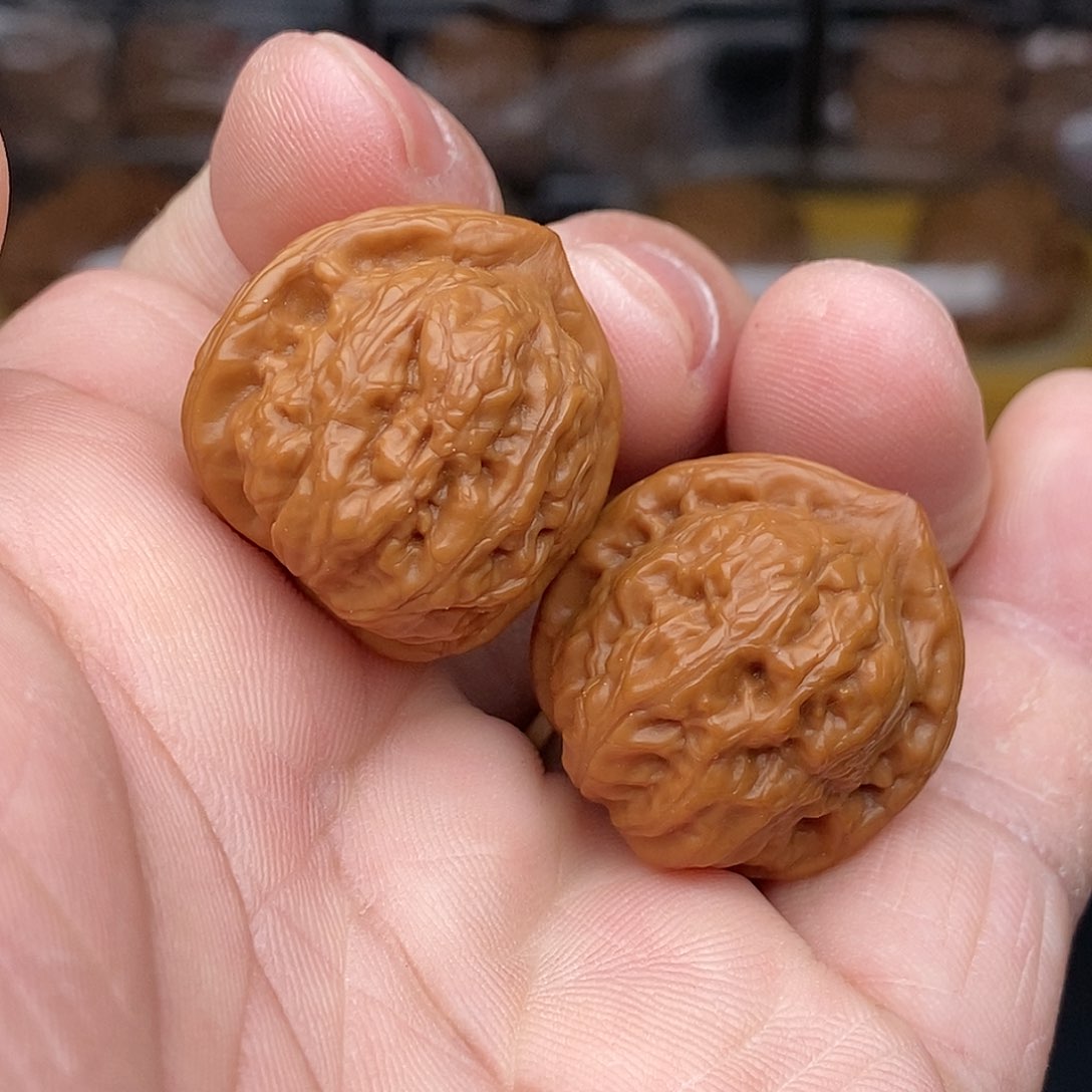 核桃把件26左右三角白   