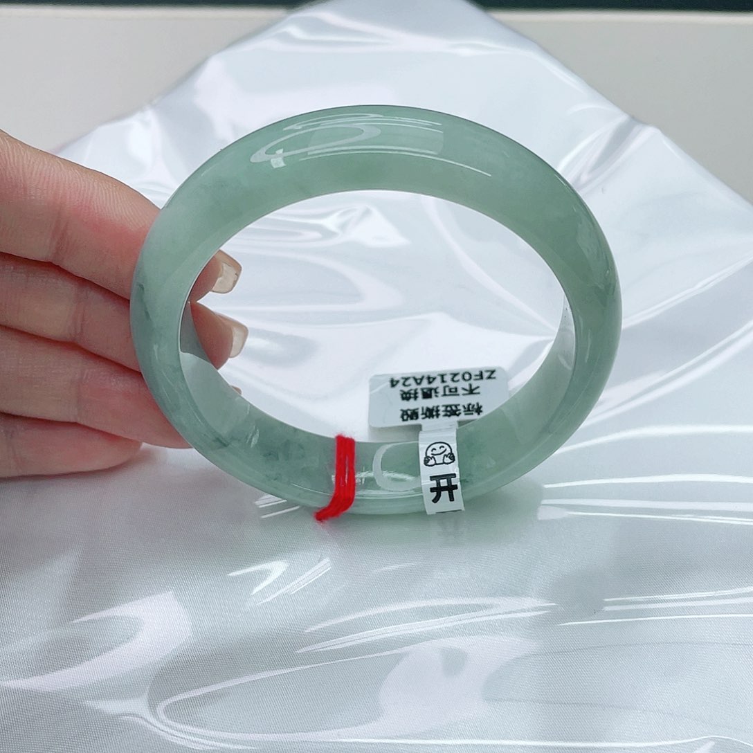 翡翠手镯未镶嵌正55.5