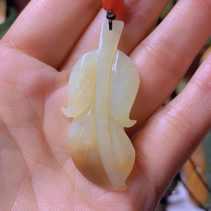 未镶嵌岫岩河磨玉（透闪石质玉）挂件