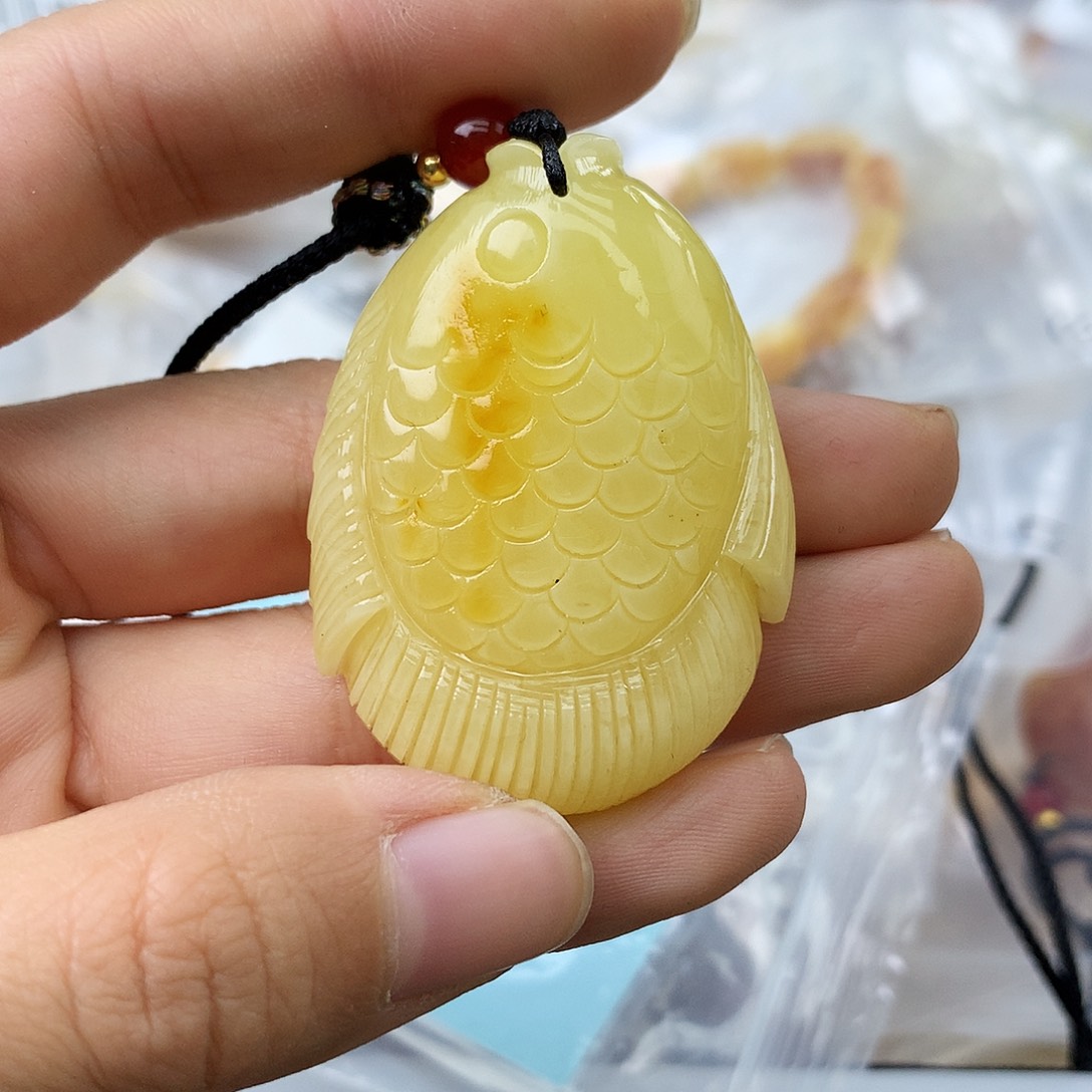 未镶嵌琥珀珠宝奇石