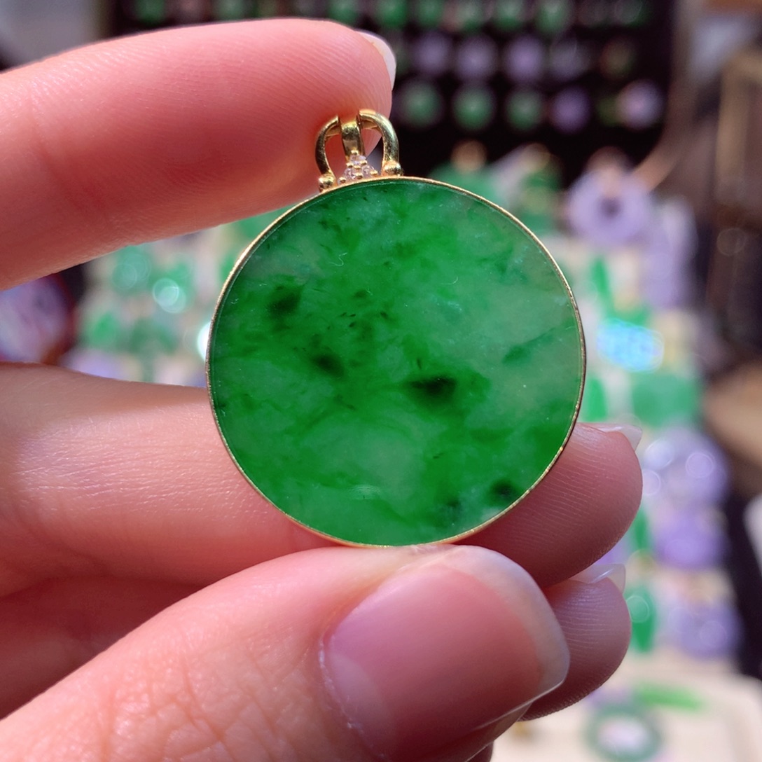 翡翠颈饰18K金镶嵌翡翠