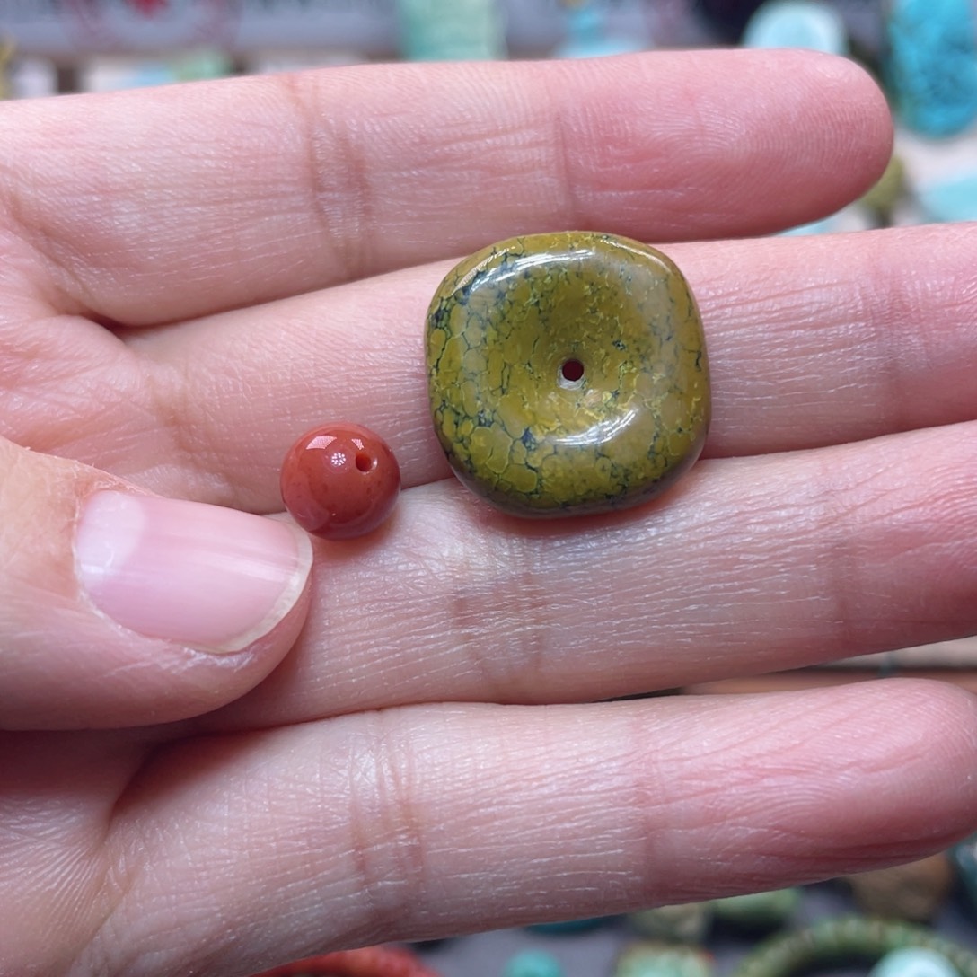 南红玛瑙配饰未镶嵌