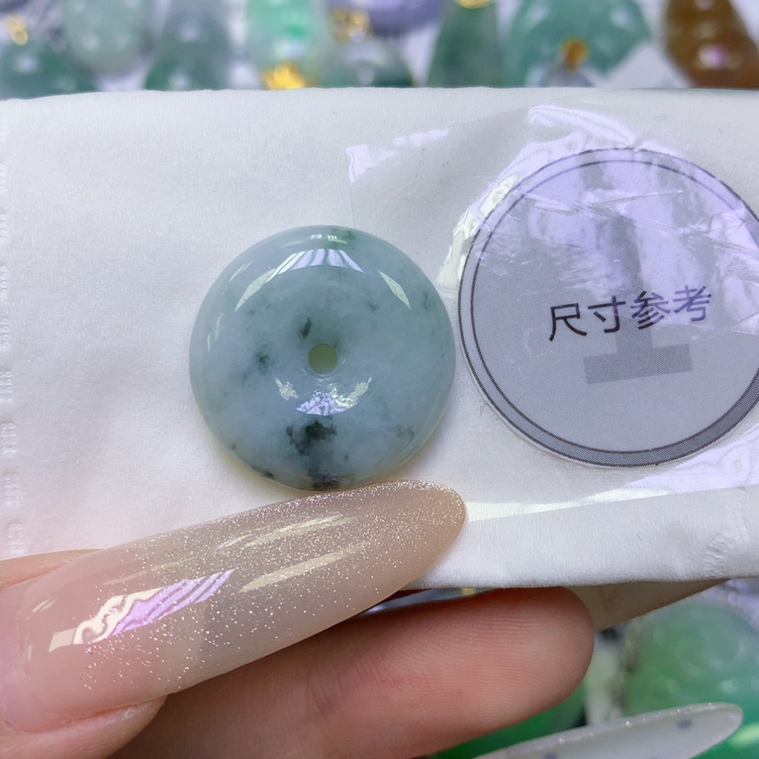 翡翠未镶嵌颈饰缅甸天然翡翠