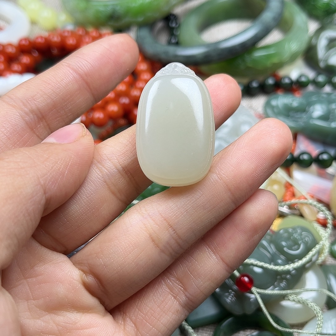 和田玉未镶嵌颈饰