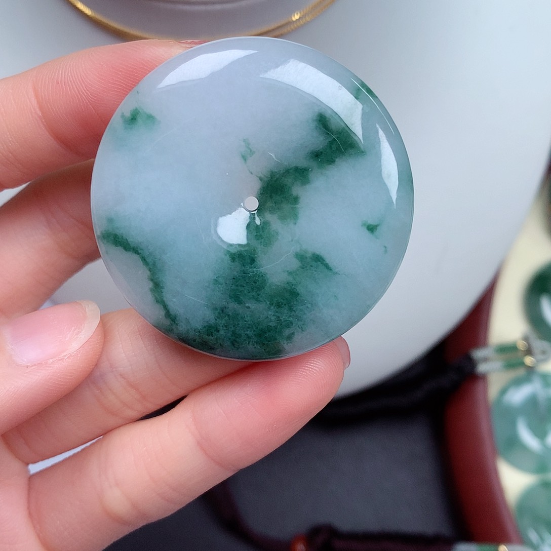 翡翠颈饰未镶嵌平安扣