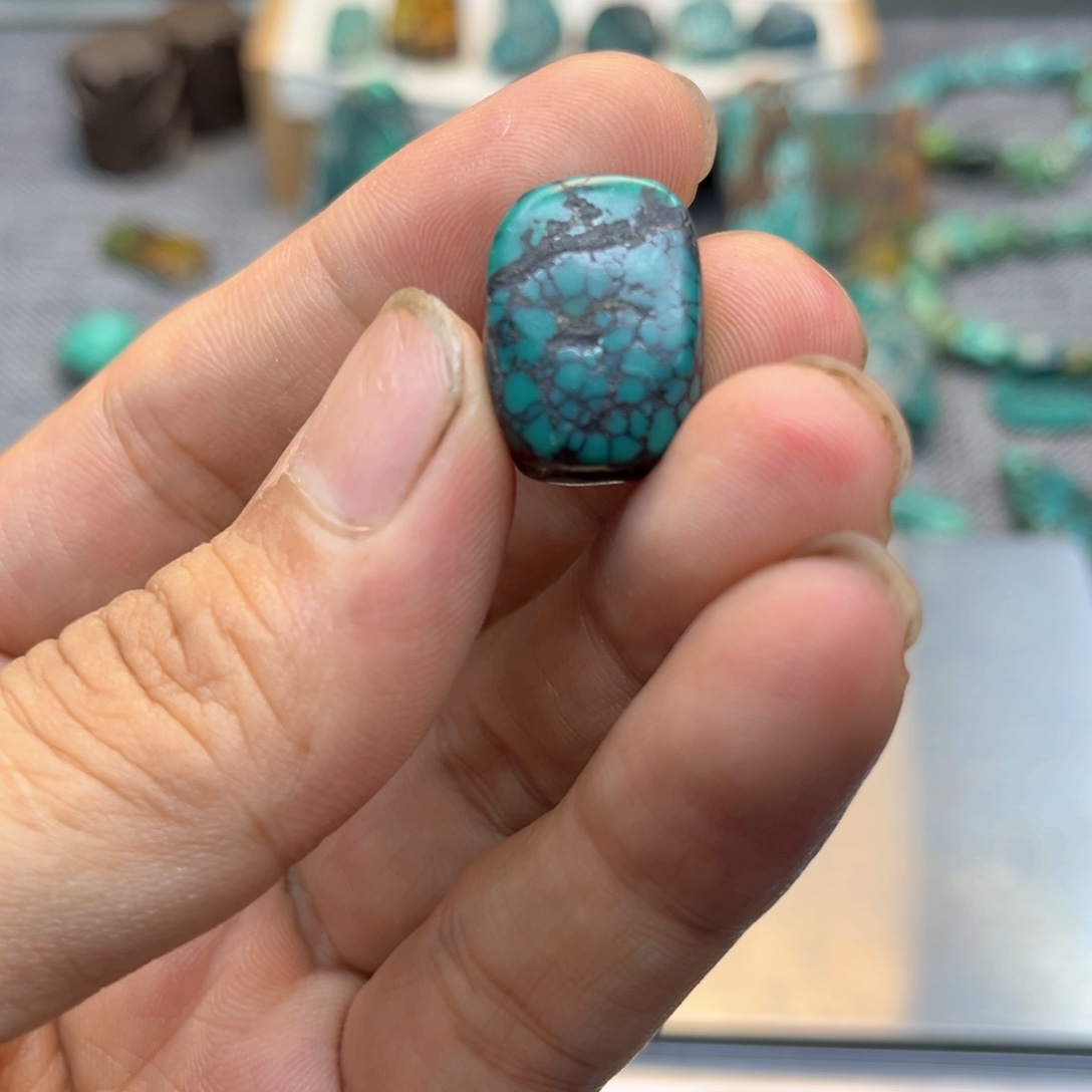 绿松石未镶嵌颈饰