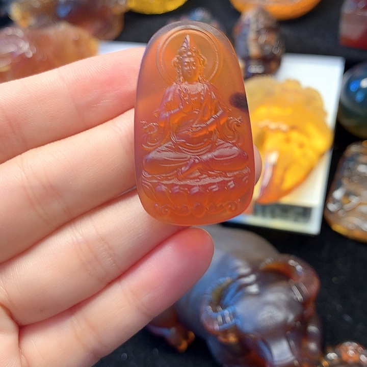 裸石琥珀未镶嵌观音吊坠