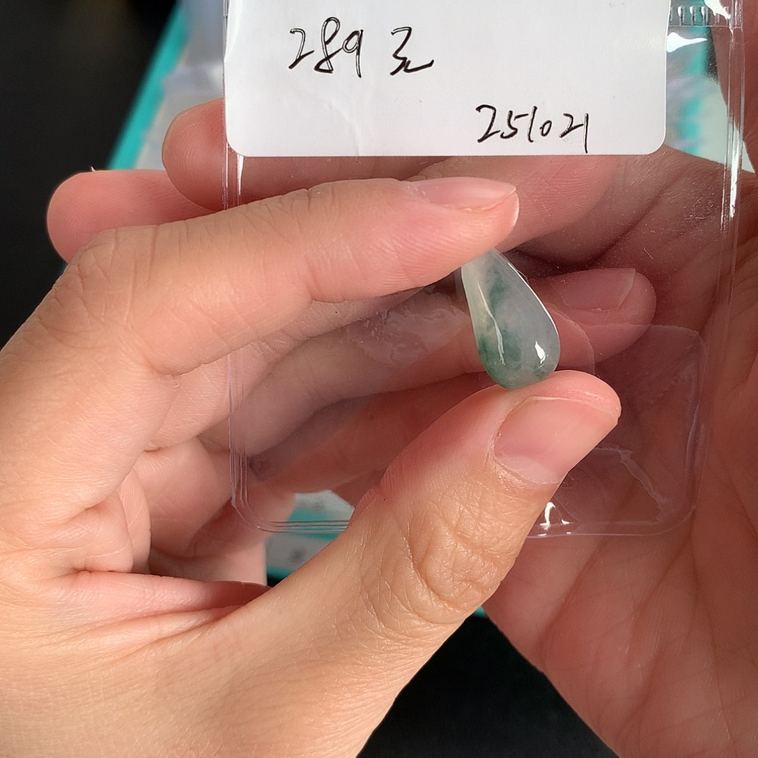 翡翠未镶嵌颈饰瓜