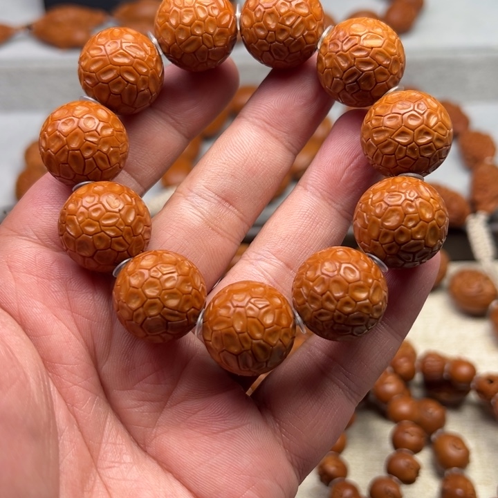 天***晴橄榄核手串橄榄核雕工艺制作