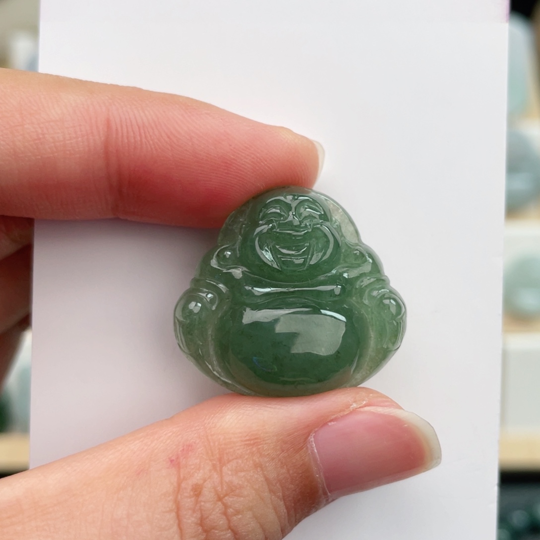 翡翠未镶嵌颈饰佛公