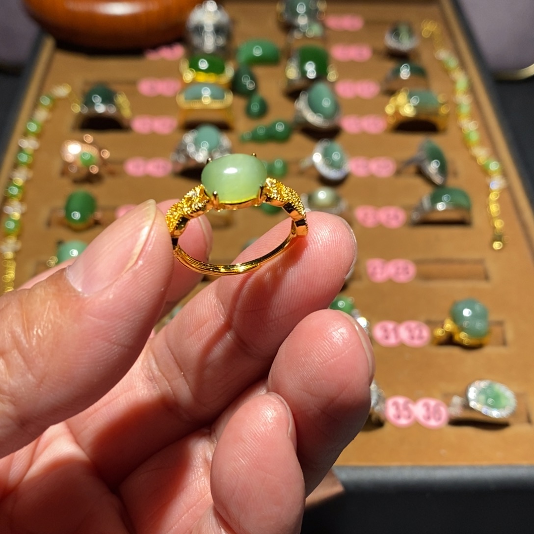 怕***临和田玉未镶嵌戒指