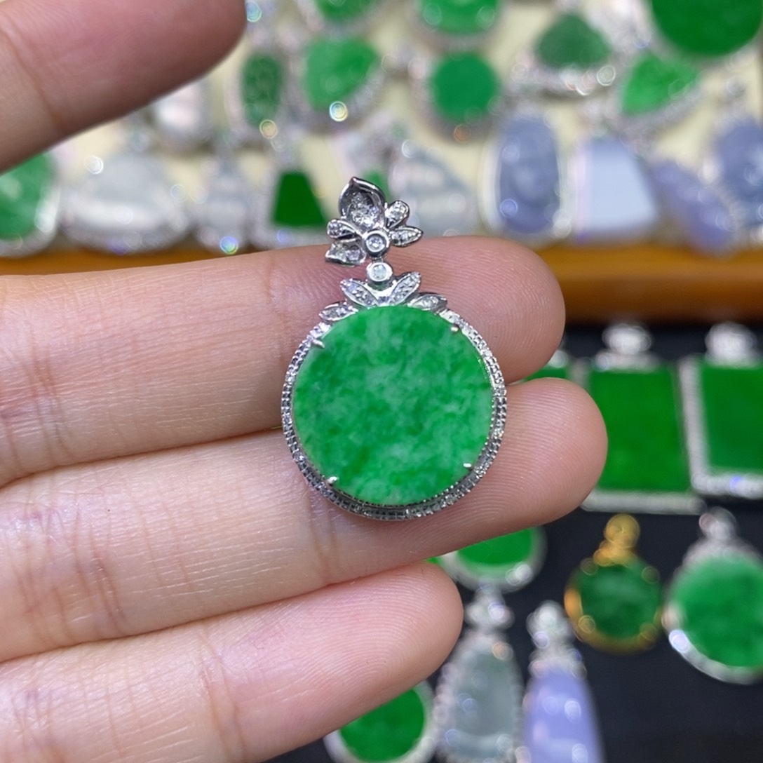 翡翠吊坠(不含链)18K金镶嵌