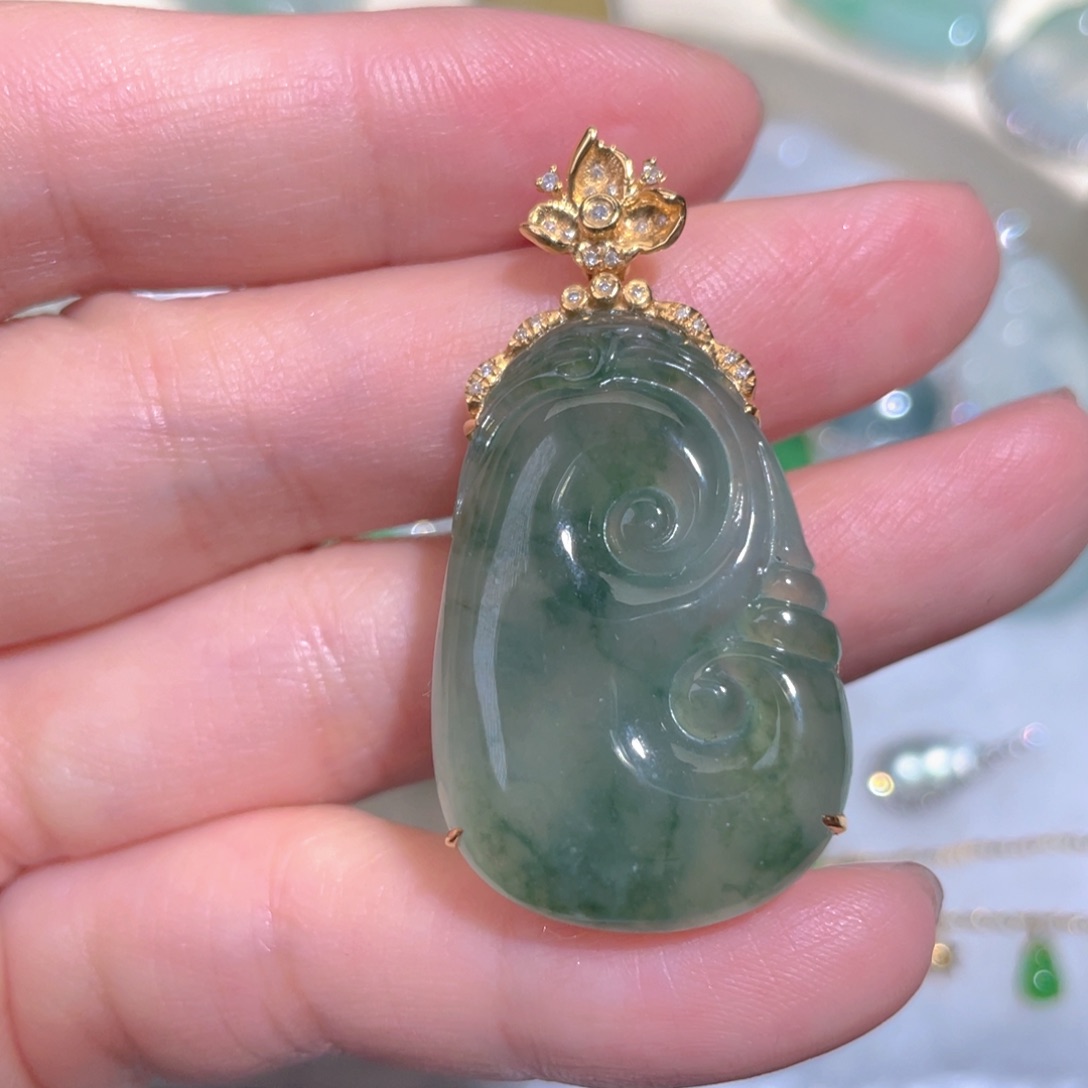 翡翠颈饰18K金镶嵌翡翠