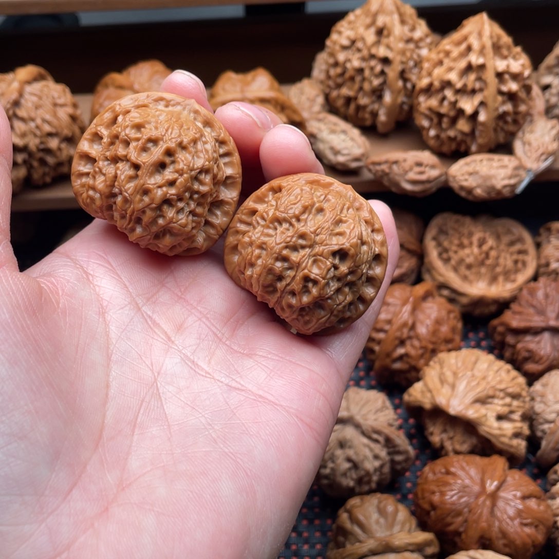 文玩核桃吊坠38血麒麟