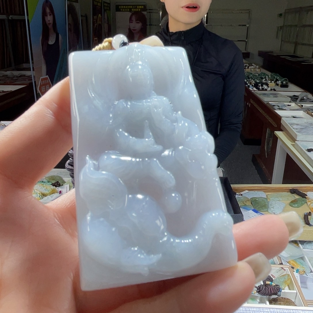 翡翠未镶嵌颈饰一