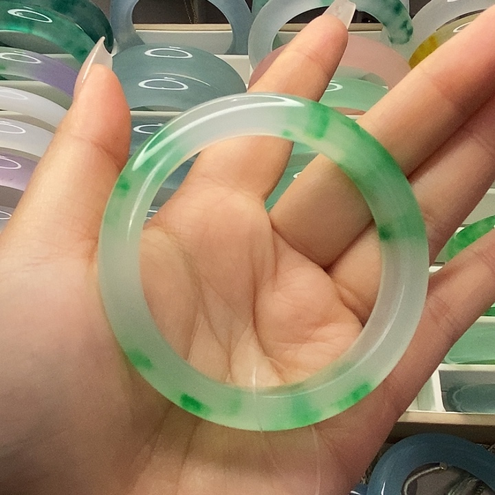 糯***a石英质玉未镶嵌手镯